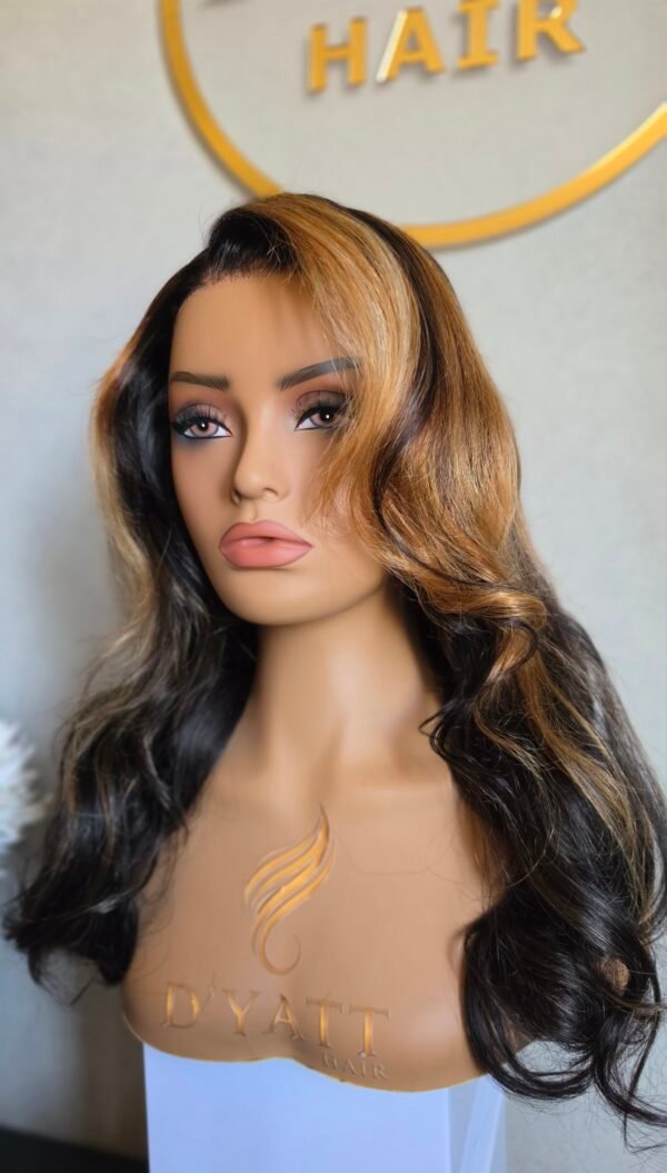 Amy Blond Highlight Wig