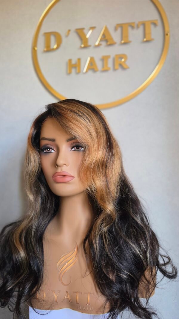 Amy Blond Highlight Wig